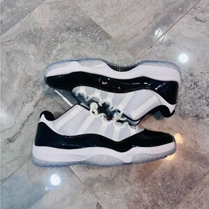 Alr Jordan 11 low